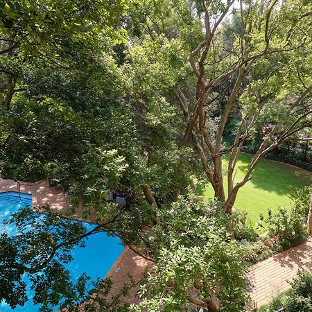 Protea Hotel By Marriott Johannesburg Balalaika Sandton Exterior photo