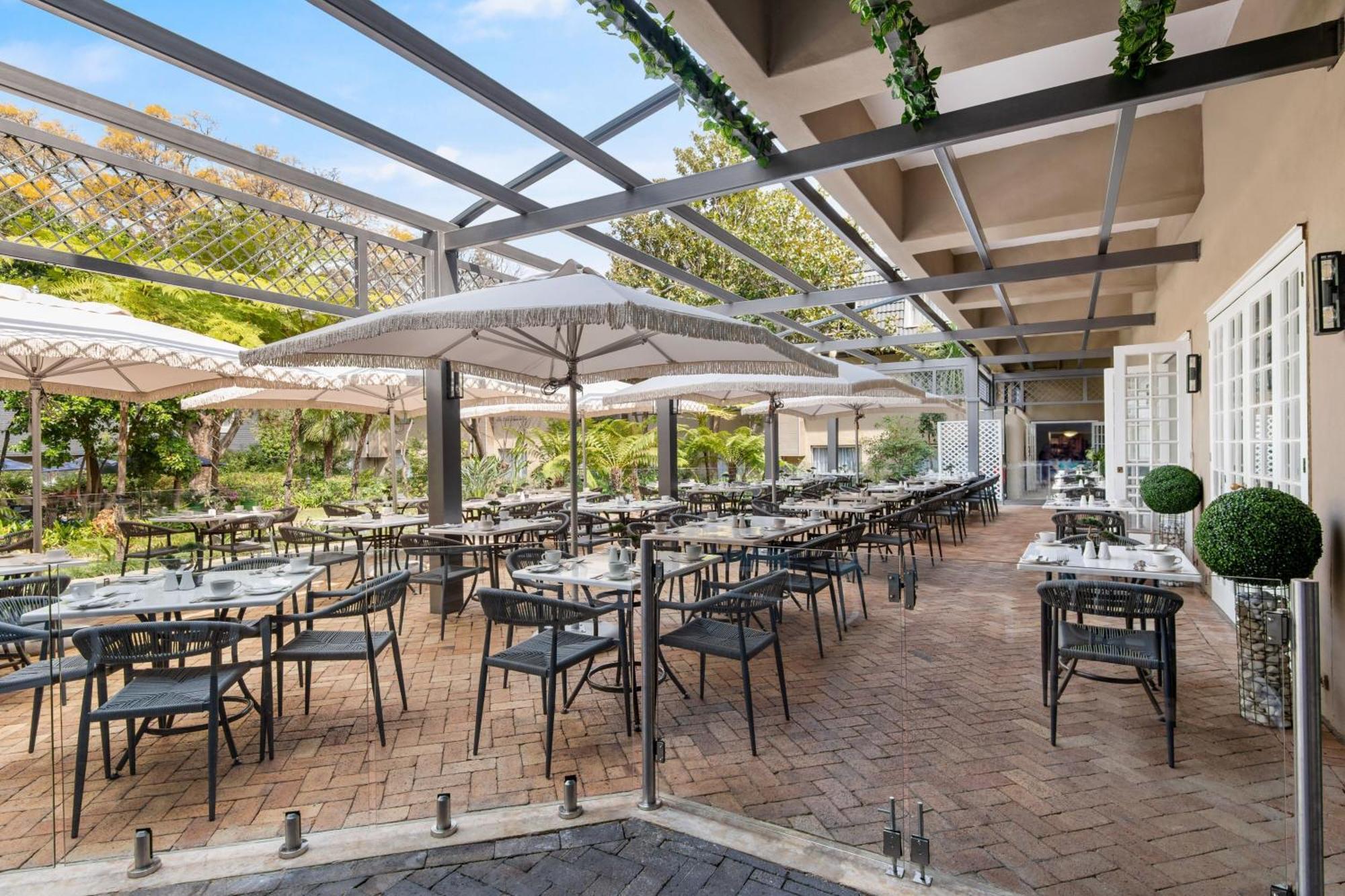 Protea Hotel By Marriott Johannesburg Balalaika Sandton Exterior photo